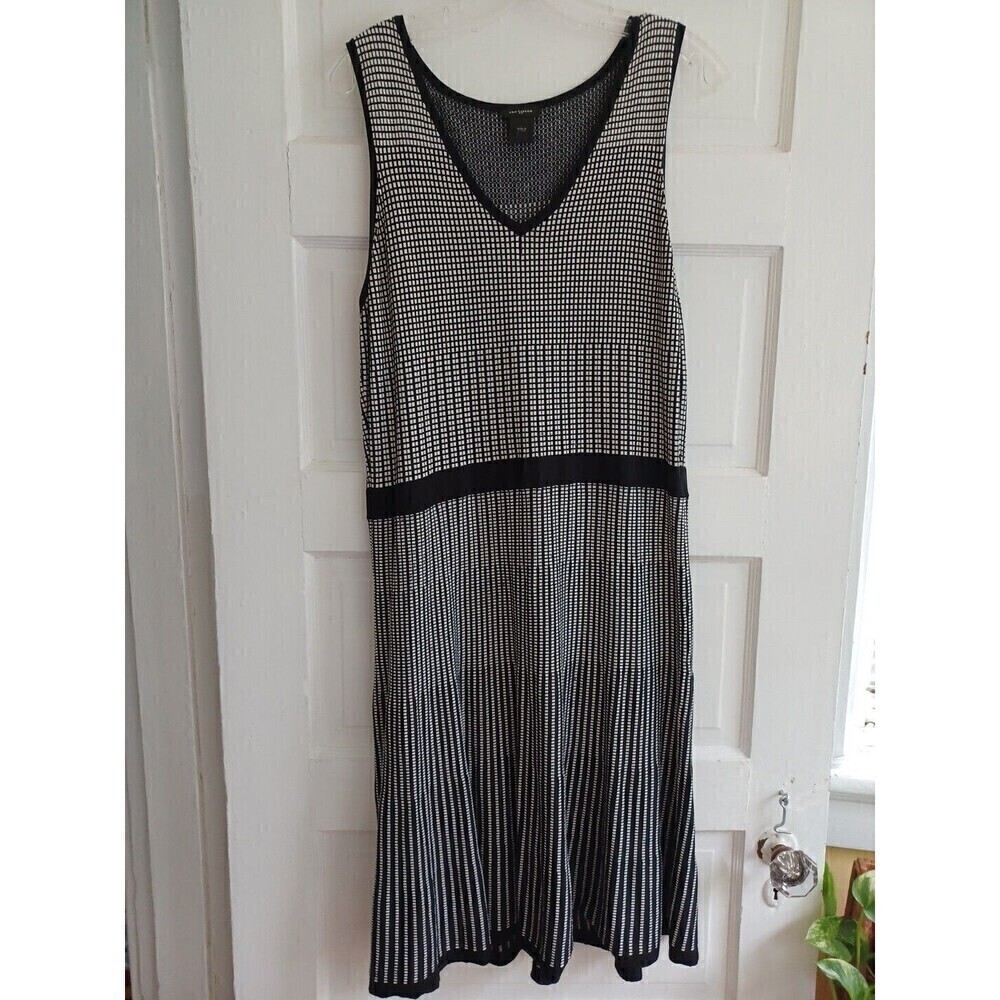 Ann Taylor knit tank dress L black white sweater sleeveless fit & flare classic